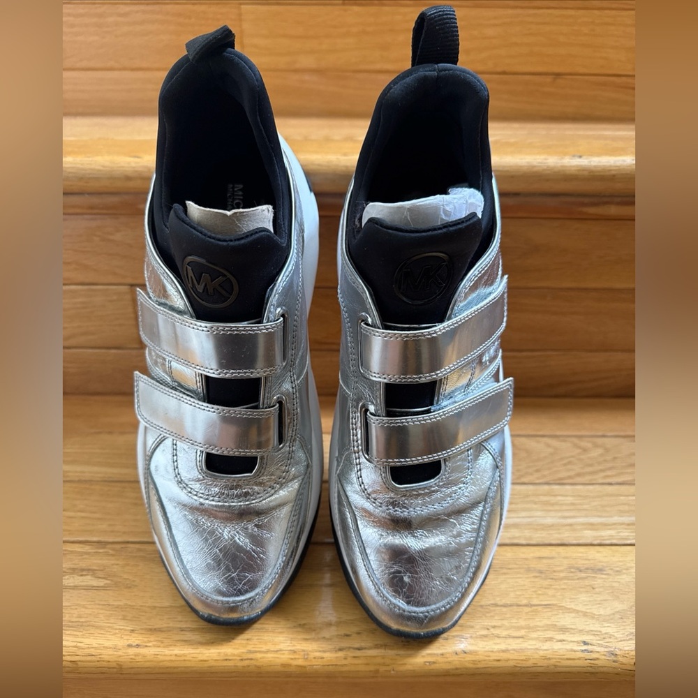 Michael Kors Silver Sneakers Leather Walking Shoes Size 10 M Excellent Condition
